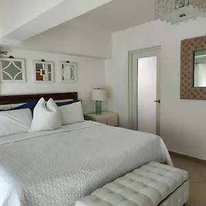 3 Bedroom, Front Of The Beach And Pool , Juan Dolio República Dominicana